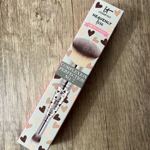 IT Cosmetics Limited Edition Dual Ended Complexion brush - Hearts - NWT sealed